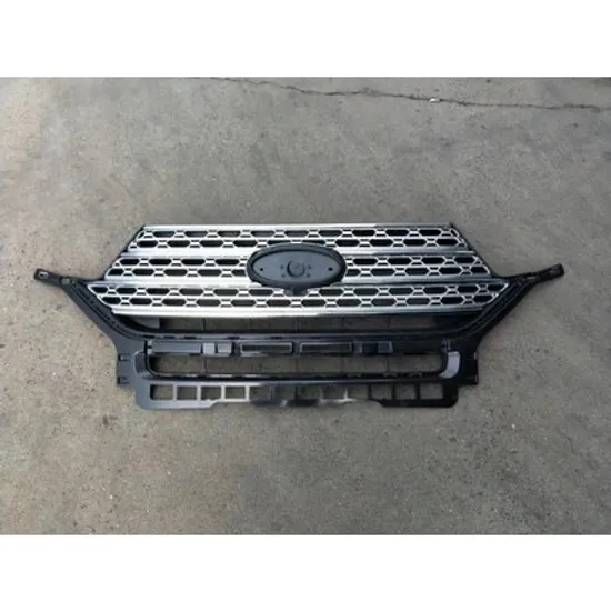 Grila Radiator FORD EXPLORER 2019-> Grila radiator neagra-argintiu cu 5 bandouri cromate Perioada 2020 2021 2022 2023 2024 2025