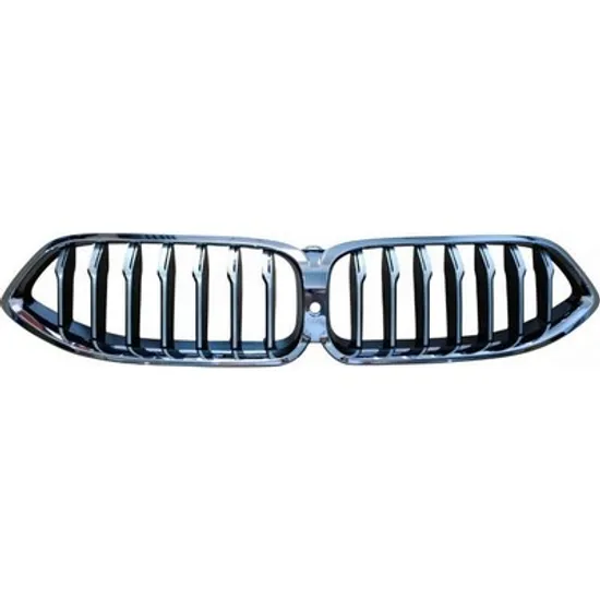Grila Radiator BMW 8 cupe G15, F92 2018-> Grila radiator (argintiu-cromat/negru) (cu locas pentru camera) Perioada 2018 2019 2020 2021 2022 2023