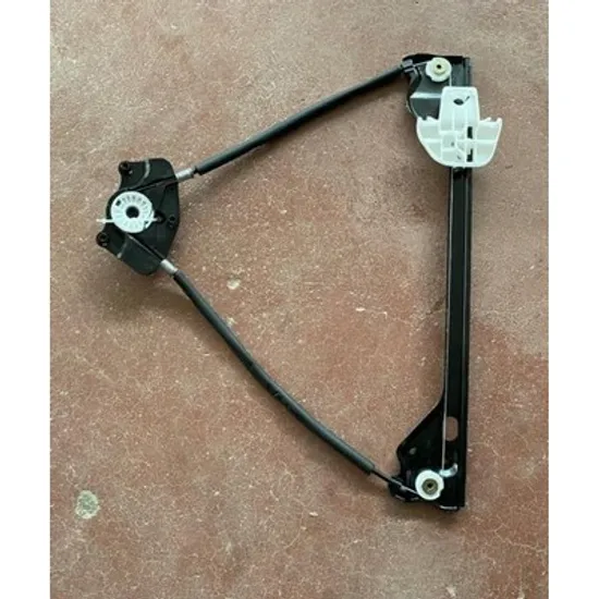 Macara Usa VW TOURAN 2003->2010 Macara usa spate electrica fara motor DREAPTA Perioada 2007 2008 2009 2010
