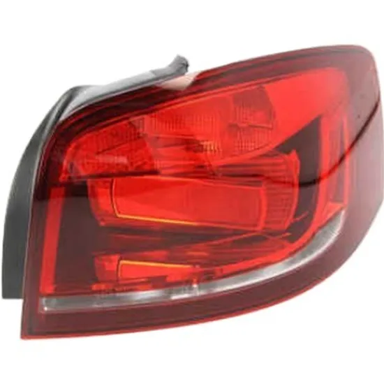 Lampa stop spate dreapta AUDI A3 8P1 2003->2012 perioada 2003 2004 2005 2006 2007 2008 de la an de fabricatie 05/2008, semnal fumuriu, pentru 2/3 usi,
