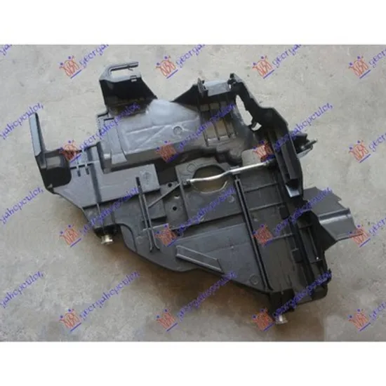 Suport Far VW TOUAREG 2002->2010 Suport far PLASTIC interior inferior ->2007 stanga Perioada 2002 2003 2004 2005 2006 2007 2008 2009 2010