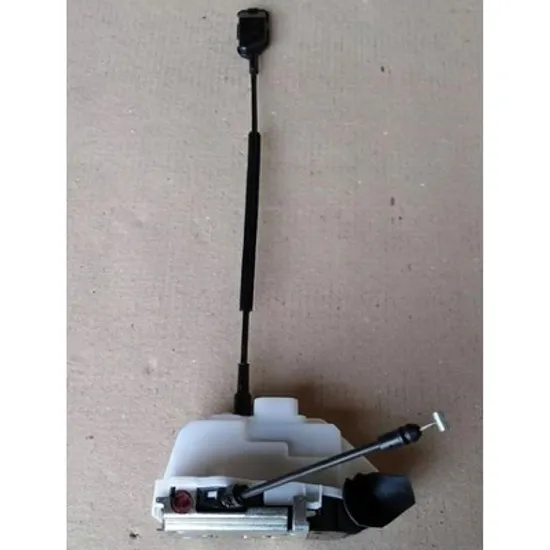 Broasca usa RENAULT LAGUNA 2 2001->2007 Broasca usa fata inchidere centralizata alb (4pini) DREAPTA Perioada 2001 2002 2003 2004 2005 2006 2007