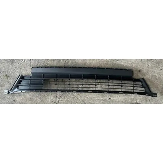 Grila Bara TOYOTA RAV 4 IV 2012->2018 Grila bara fata inferioara Perioada 2012 2013 2014 2015 2016 2017 2018