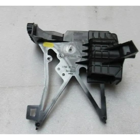 Suport panou fata MERCEDES E-CLASS coupe C238 2016-> Suport lateral plastic Panou fata trager STANGA Perioada 2016 2017 2018 2019 2020 2021