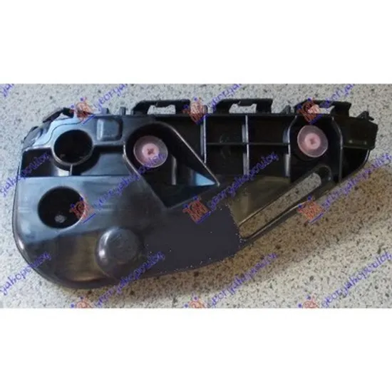 Suport Bara fata TOYOTA HILUX 8 2015-> Suport bara fata lateral PLASTIC 4WD stanga Perioada 2015 2016 2017 2018 2019 2020 2021