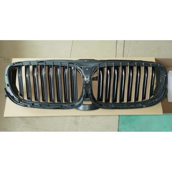 Grila fata BMW 7 G11 2015-> Grila interioara (M-SPORT) Perioada 2015 2016 2017 2018 2019