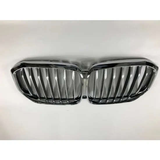 Grila Radiator BMW X5 G05 2018-> Grila radiator neagra/cromat (cu camera) Perioada 2018 2019 2020 2021 2022 2023