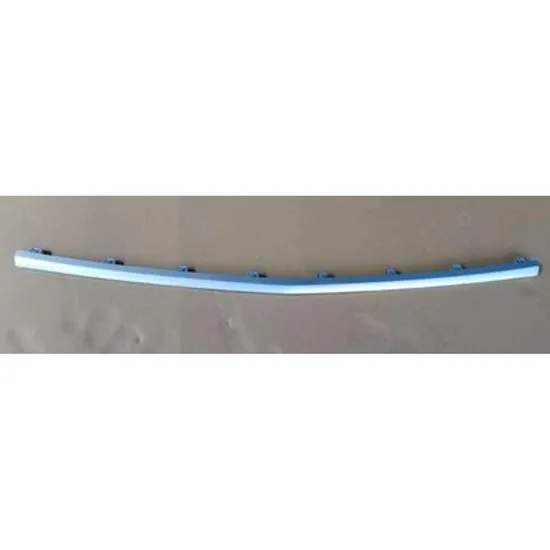 Bandou Bara fata MERCEDES GLC X253 2015-> Bandou Spoiler Bara fata central argintiu (GLC 43 AMG) Perioada 2015 2016 2017 2018 2019 2020