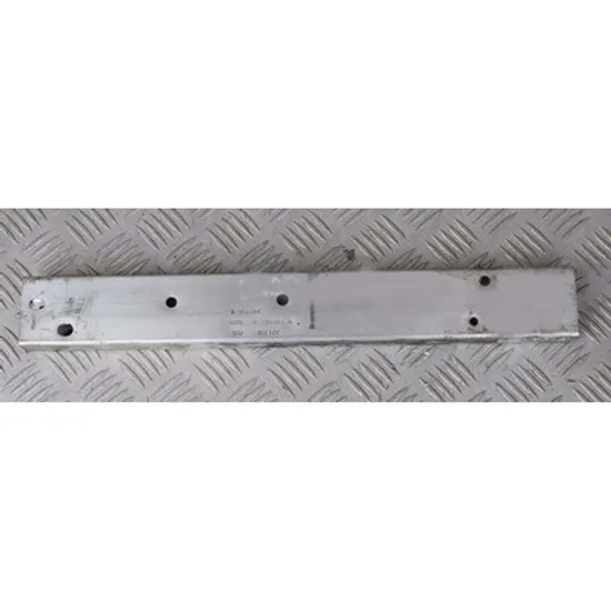 Suport Radiator MERCEDES GLA-CLASS X156 2013-> Suport radiator inferior aluminiu STANGA Perioada 2017 2018 2019 2020