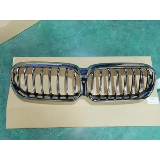 Grila Radiator BMW 5 G30, F90 2016-> Grila radiator cromat (cu camera) Perioada 2020 2021 2022 2023 2024