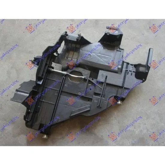 Suport Far VW TOUAREG 2002->2010 Suport far PLASTIC interior inferior ->2007 dreapta Perioada 2002 2003 2004 2005 2006 2007 2008 2009 2010