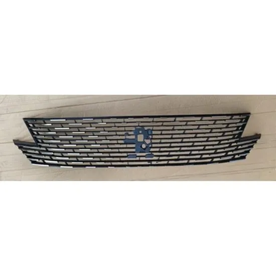 Grila Radiator PEUGEOT 5008 2 2016-> Grila radiator neagra cu ornament cromat Perioada 2020 2021 2022 2023 2024 2025