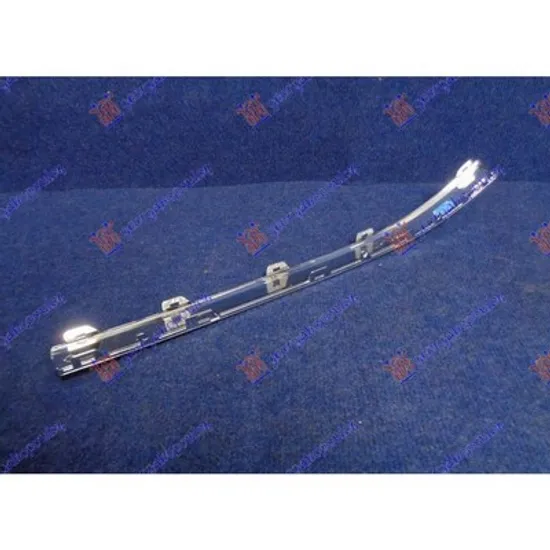 Bandou Spoiler fata VW TOUAREG 2010->2018 Ornament spoiler fata superior cromat R-LINE dreapta 2014->2018 Perioada 2010 2011 2012 2013 2014 2015 2016 2017