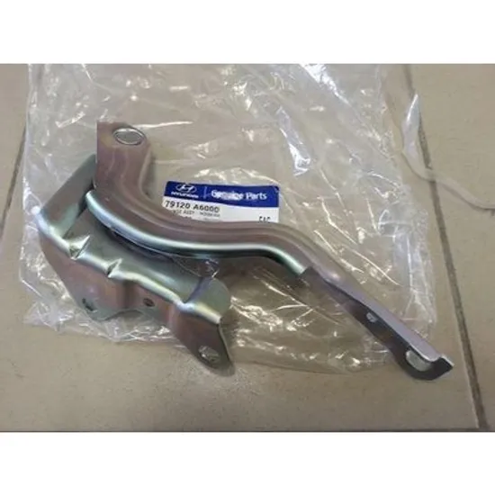 Balama Capota fata HYUNDAI i30 2012->2017 Balama capota (O) DREAPTA Perioada 2012 2013 2014