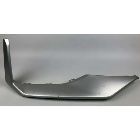 Spoiler Bara fata AUDI A4 B9 2015-> Spoiler Bara fata lateral (argintiu) (RS4) DREAPTA Perioada 2015 2016 2017 2018